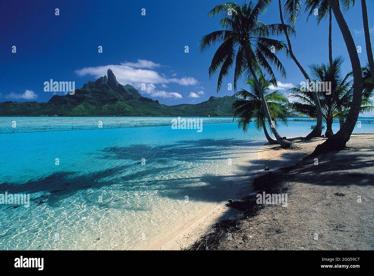 french-polynesia-bora-bora-and-its-magnificent-lagoon-stock-photo-alamy
