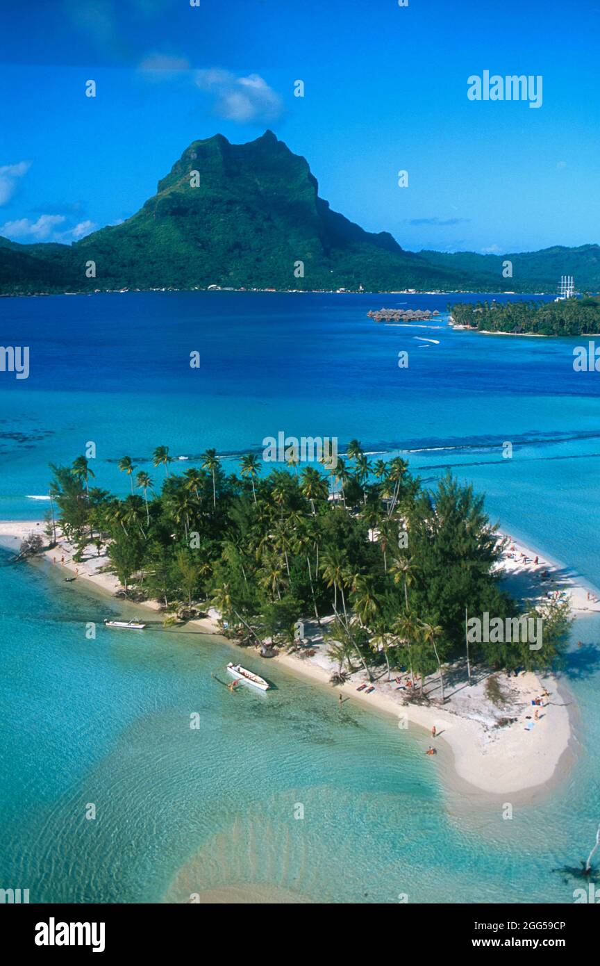 french-polynesia-bora-bora-and-its-magnificent-lagoon-stock-photo-alamy