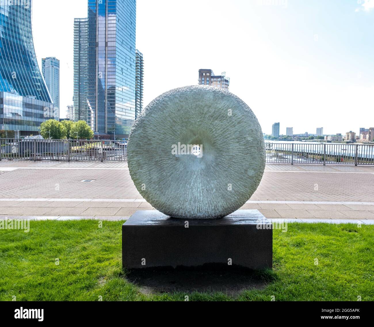 LONDON, UNITED KINGDOM - Aug 10, 2021: The sculpture Vanishing Point by Jay Battle in Westferry Circus, Canary Wharf, London, UK Stock Photo