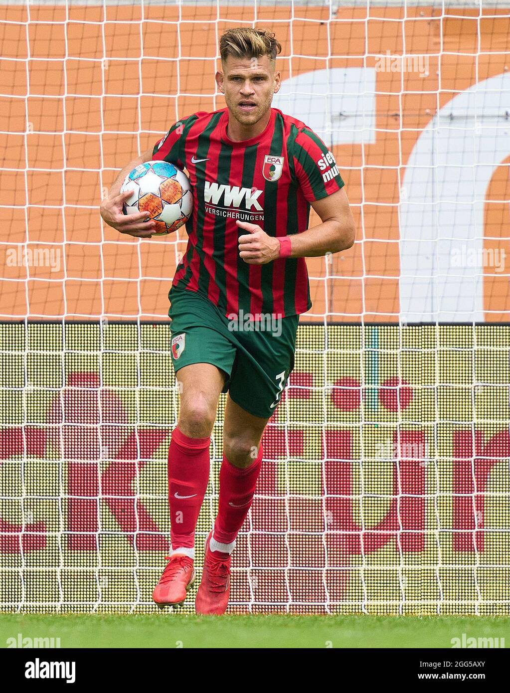 Florian NIEDERLECHNER, FCA 7  in the match FC AUGSBURG - BAYER 04 LEVERKUSEN 1-4 1.German Football League on August 28, 2021 in Augsburg, Germany  Season 2021/2022, matchday 3, 1.Bundesliga, 3.Spieltag. © Peter Schatz / Alamy Live News    - DFL REGULATIONS PROHIBIT ANY USE OF PHOTOGRAPHS as IMAGE SEQUENCES and/or QUASI-VIDEO - Stock Photo