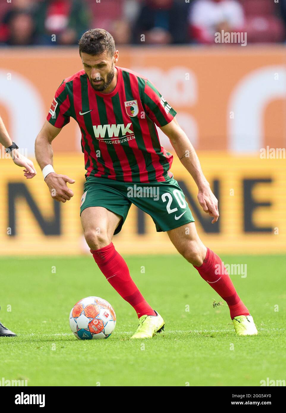 Daniel CALIGIURI, FCA 20  in the match FC AUGSBURG - BAYER 04 LEVERKUSEN 1-4 1.German Football League on August 28, 2021 in Augsburg, Germany  Season 2021/2022, matchday 3, 1.Bundesliga, 3.Spieltag. © Peter Schatz / Alamy Live News    - DFL REGULATIONS PROHIBIT ANY USE OF PHOTOGRAPHS as IMAGE SEQUENCES and/or QUASI-VIDEO - Stock Photo