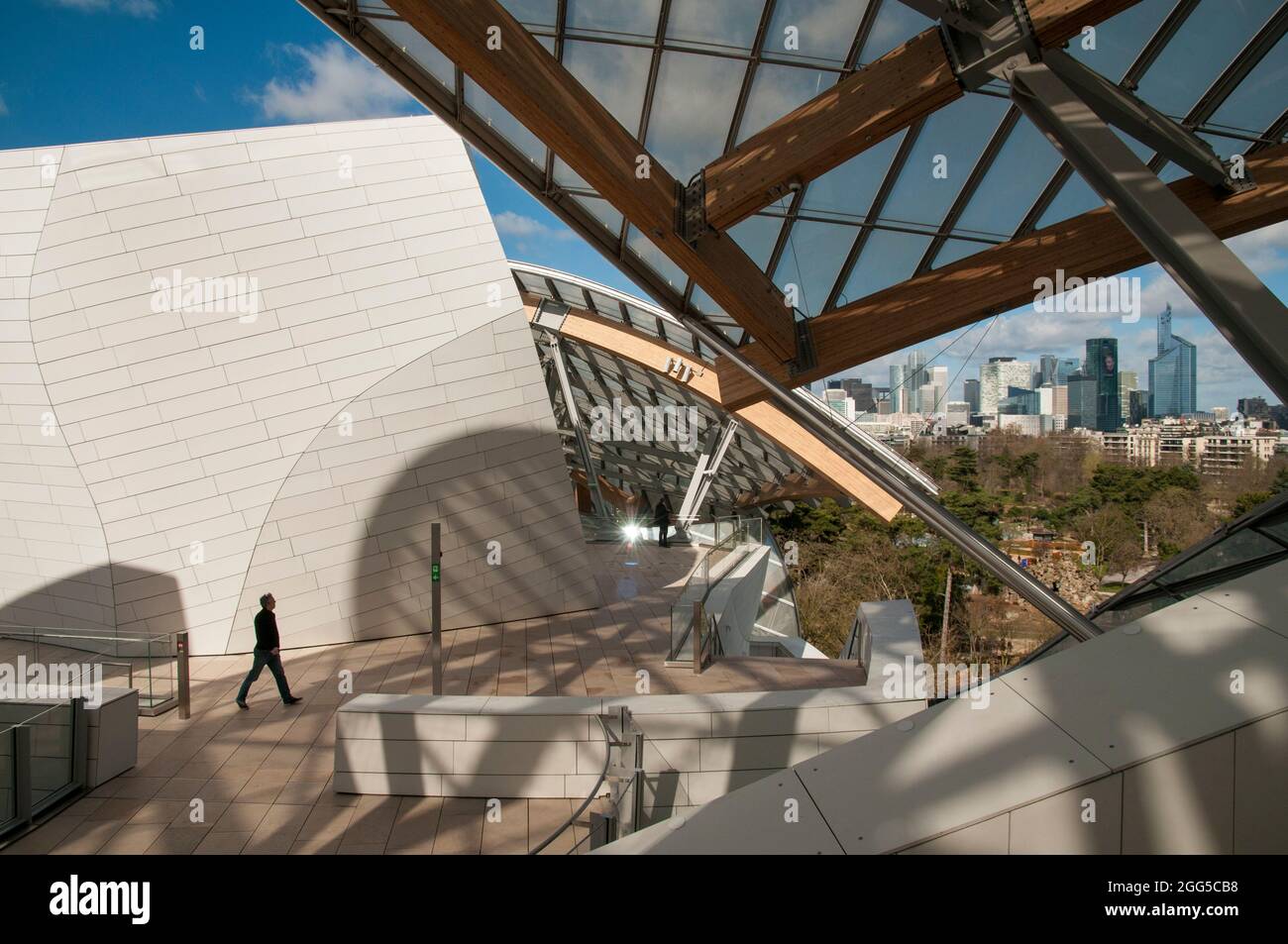 Paris, France. New Contemporary Arts Museum Building the Fondation Louis  Vuitton, in Bois de Boulogne Parks, (Credit Architect: Fred Gehry),  Tourists Outside, designer label, UNUSUAL PARIS, glass building france  Stock Photo 