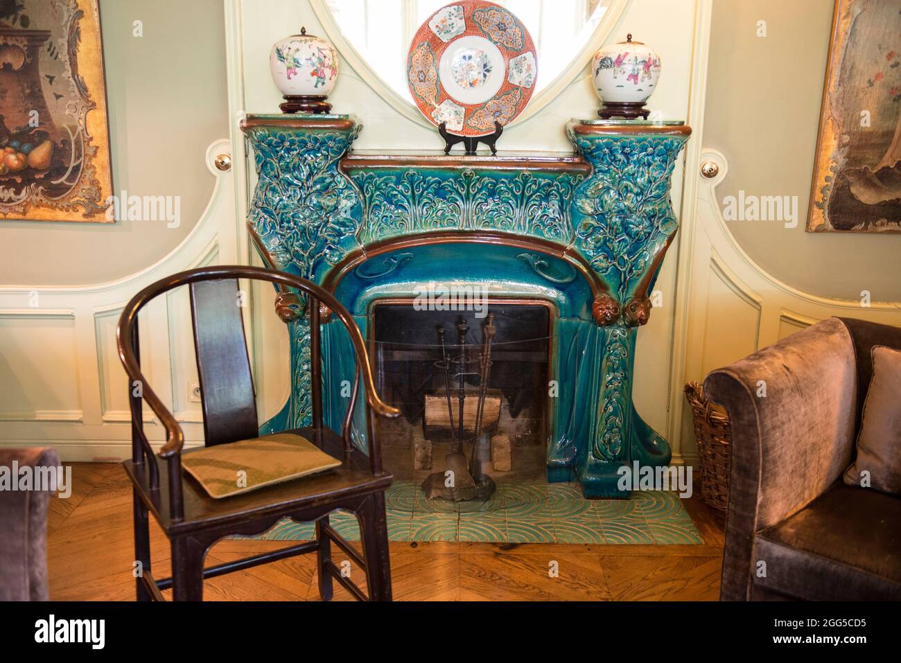 Inside Bernard Arnault's luxurious lifestyle: 12-bedroom mansion