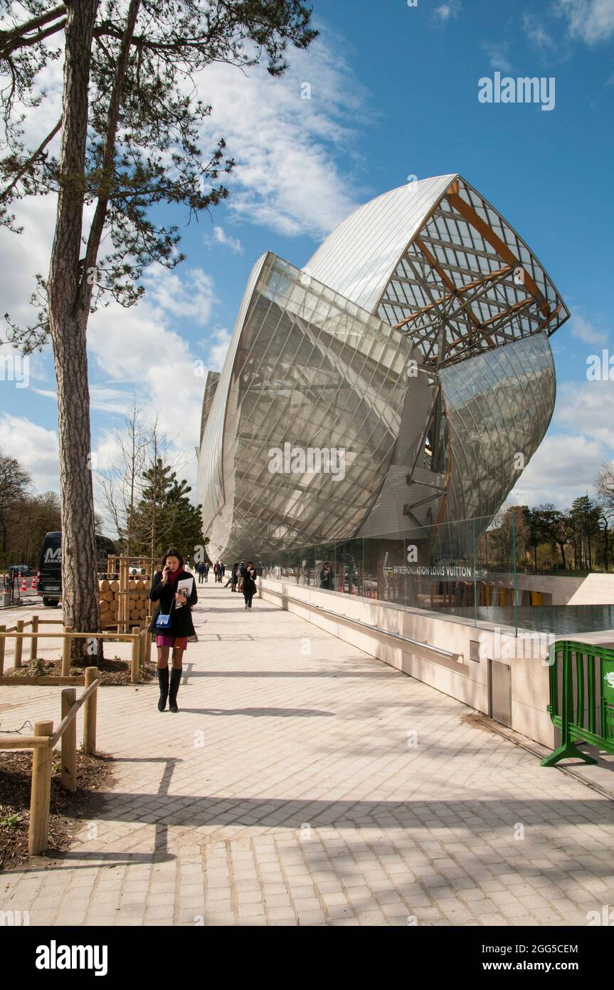 Louis Vuitton Foundation Museum in 16th Arrondissement - Tours and