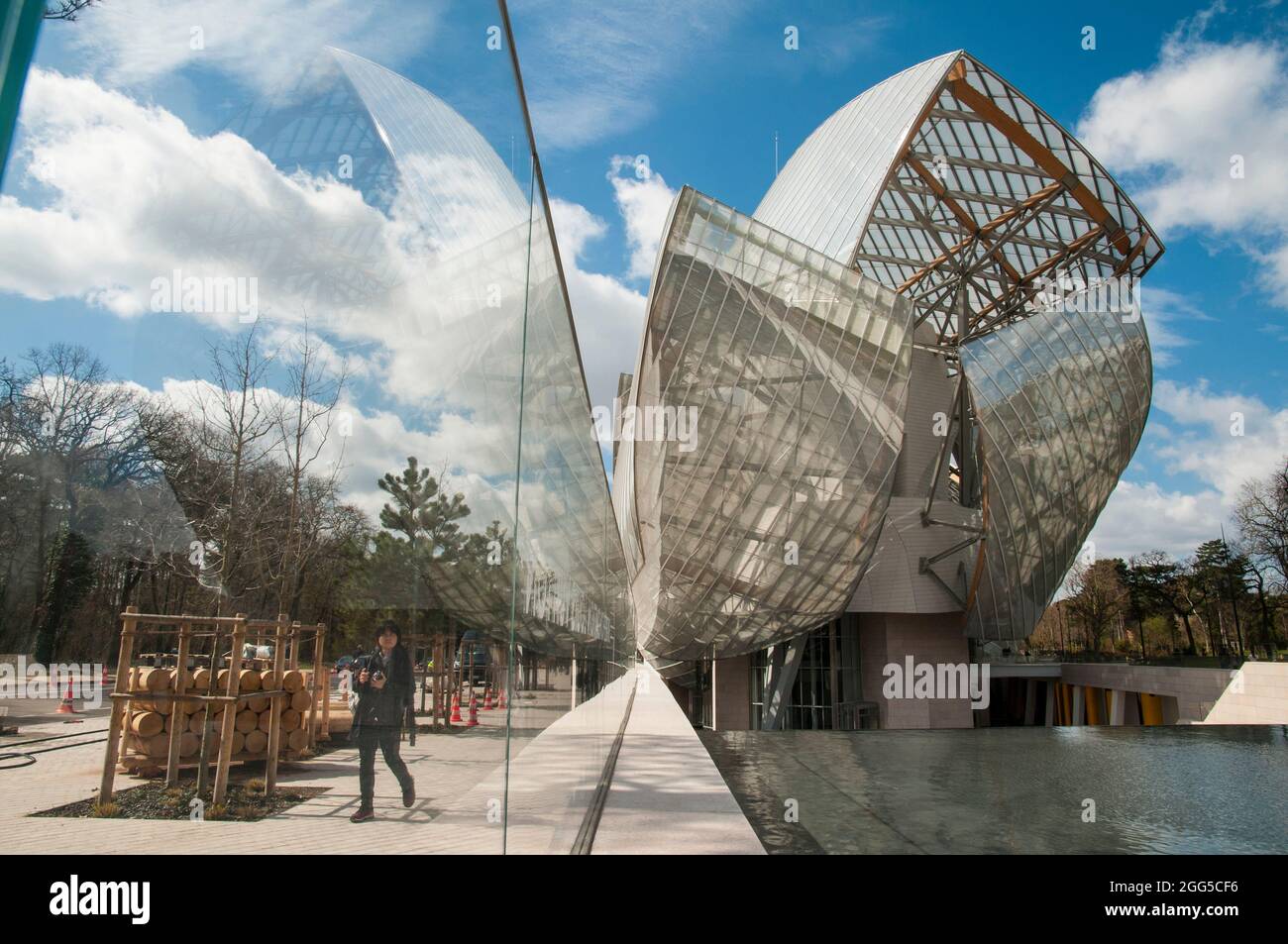 FRANCE. PARIS (16TH DISTRICT). LOUIS VUITTON FOUNDATION. ( ARCHITECTURE ...