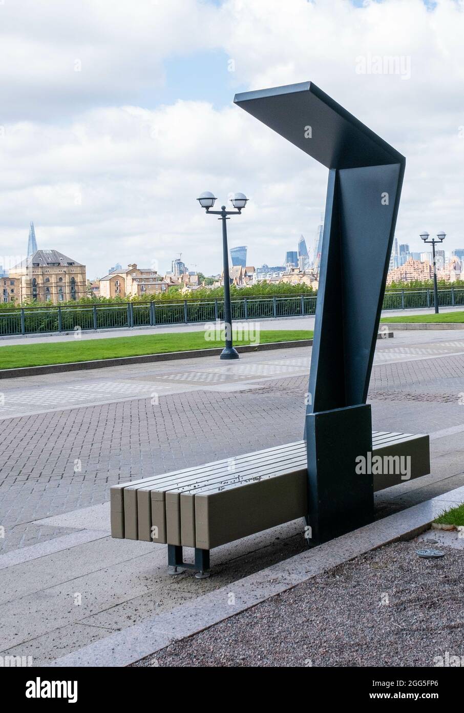 LONDON, UNITED KINGDOM - Aug 10, 2021: A vertical shot of a solar-powered smart bench with phone charging points in Canary Wharf, London, UK Stock Photo