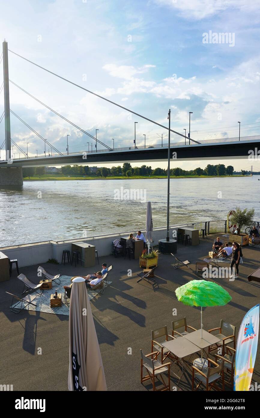 Relaxing summer afternoon at the city beach ("Stadtstrand") at the Rhine river in Düsseldorf, Germany. Stock Photo