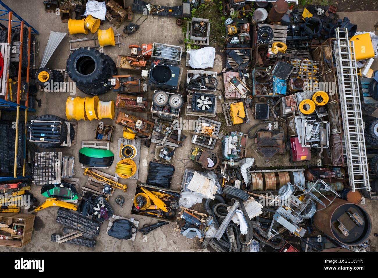 Junkyard aerial view hi-res stock photography and images - Alamy