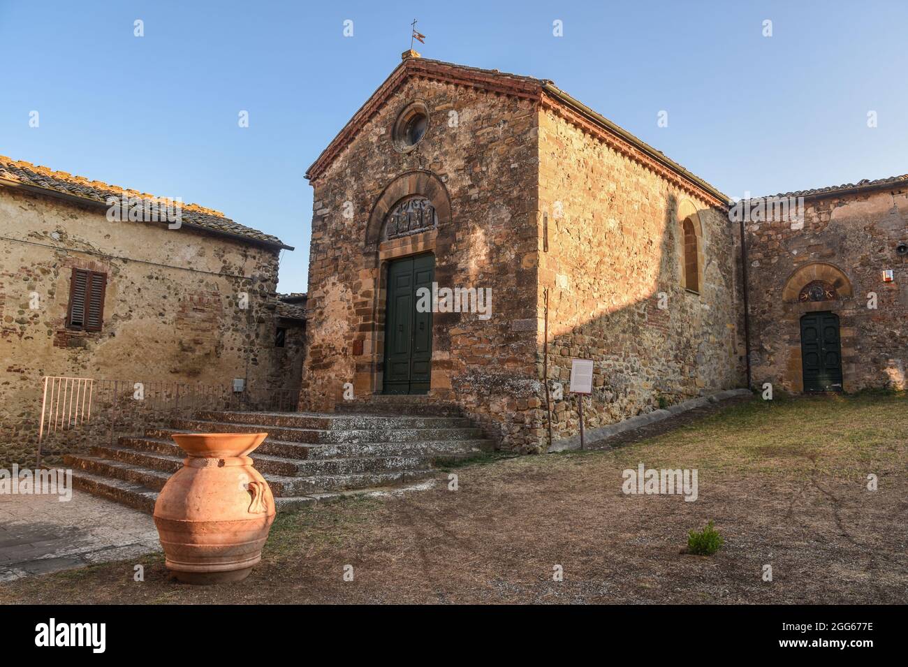 Castello di Porrona: la chiesa di San Donato Stock Photo