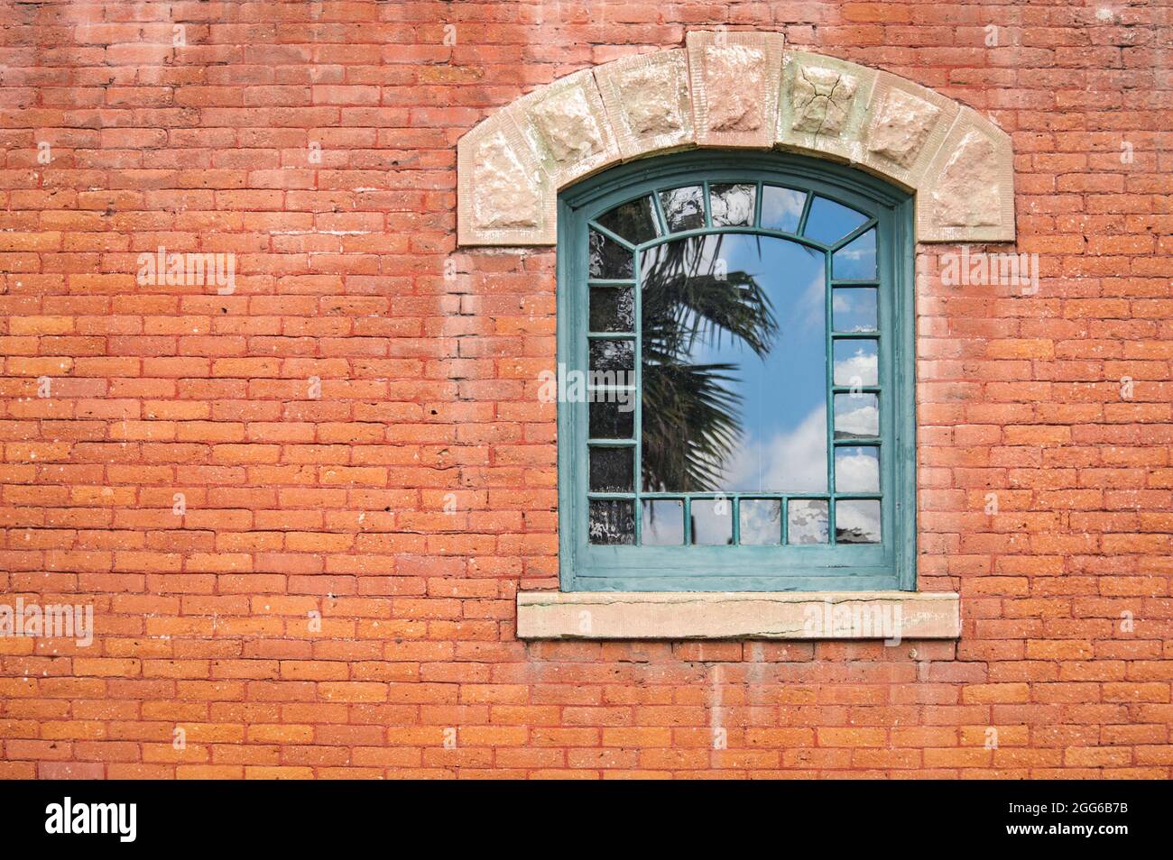 Casement window arts and crafts hires stock photography and images Alamy