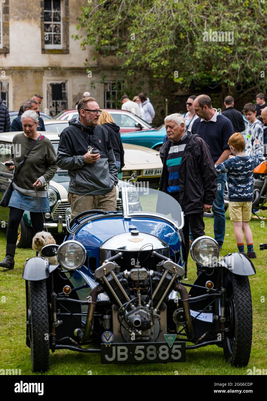 Newhailes, Musselburgh, East Lothian, Scotland, UK, 29th August 2021. Class car rally: an outdoor event takes place called Carhailes, with vintage cars on display. Pictured: Enthusiasts discuss their cars with a 1934 Morgan car Stock Photo
