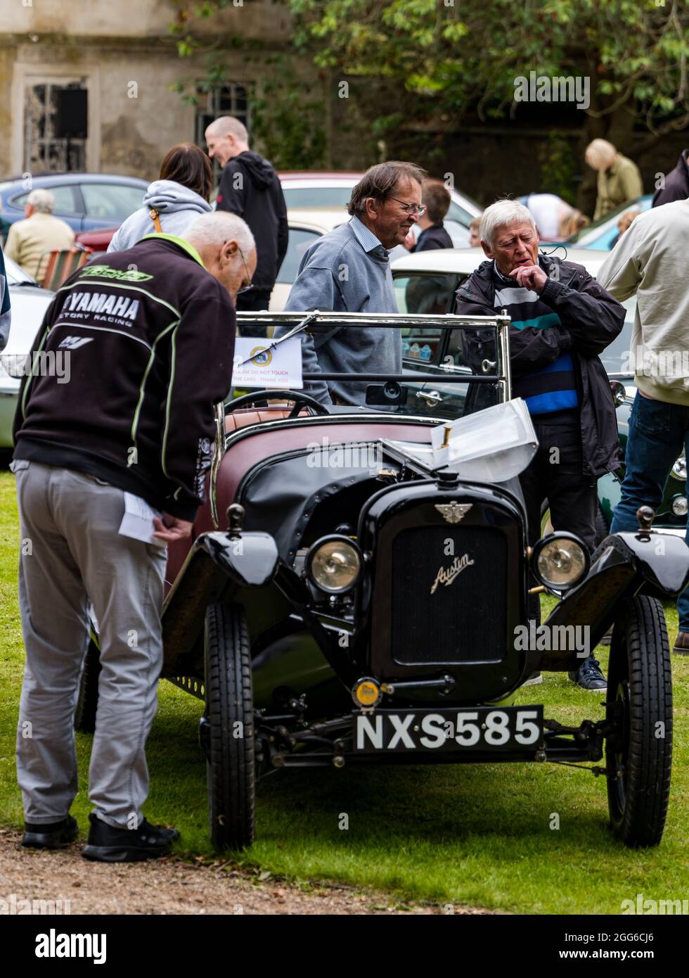 Newhailes, Musselburgh, East Lothian, Scotland, UK, 29th August 2021. Class car rally: an outdoor event takes place called Carhailes, with vintage cars, buses and motorbikes on display. Pictured: Enthusiasts discuss their cars with a 1933 Austin car Stock Photo