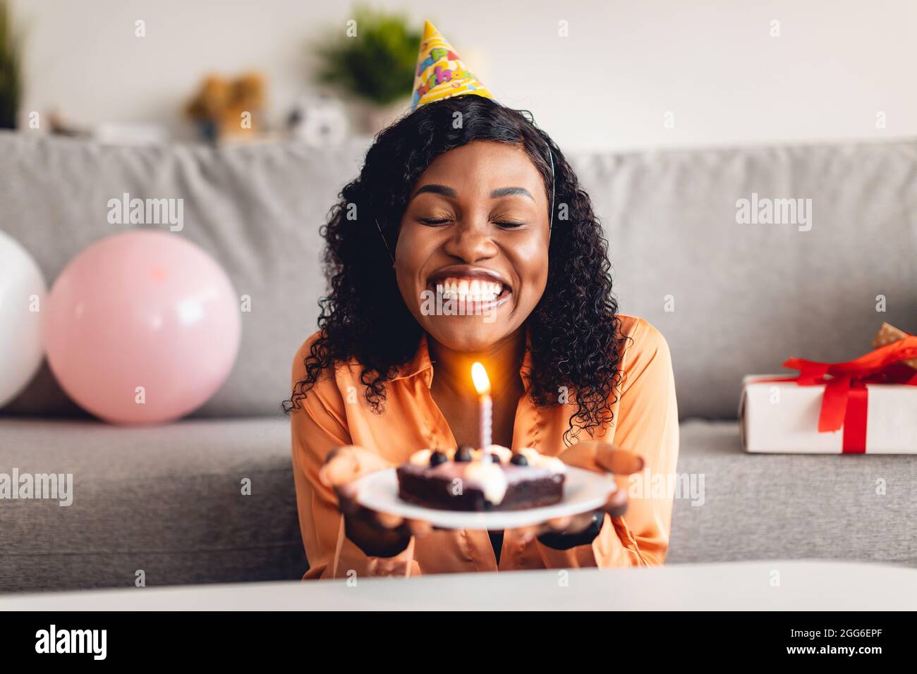birthday poses to try with cake 😘🎂 | Gallery posted by gisele rei! |  Lemon8-demhanvico.com.vn