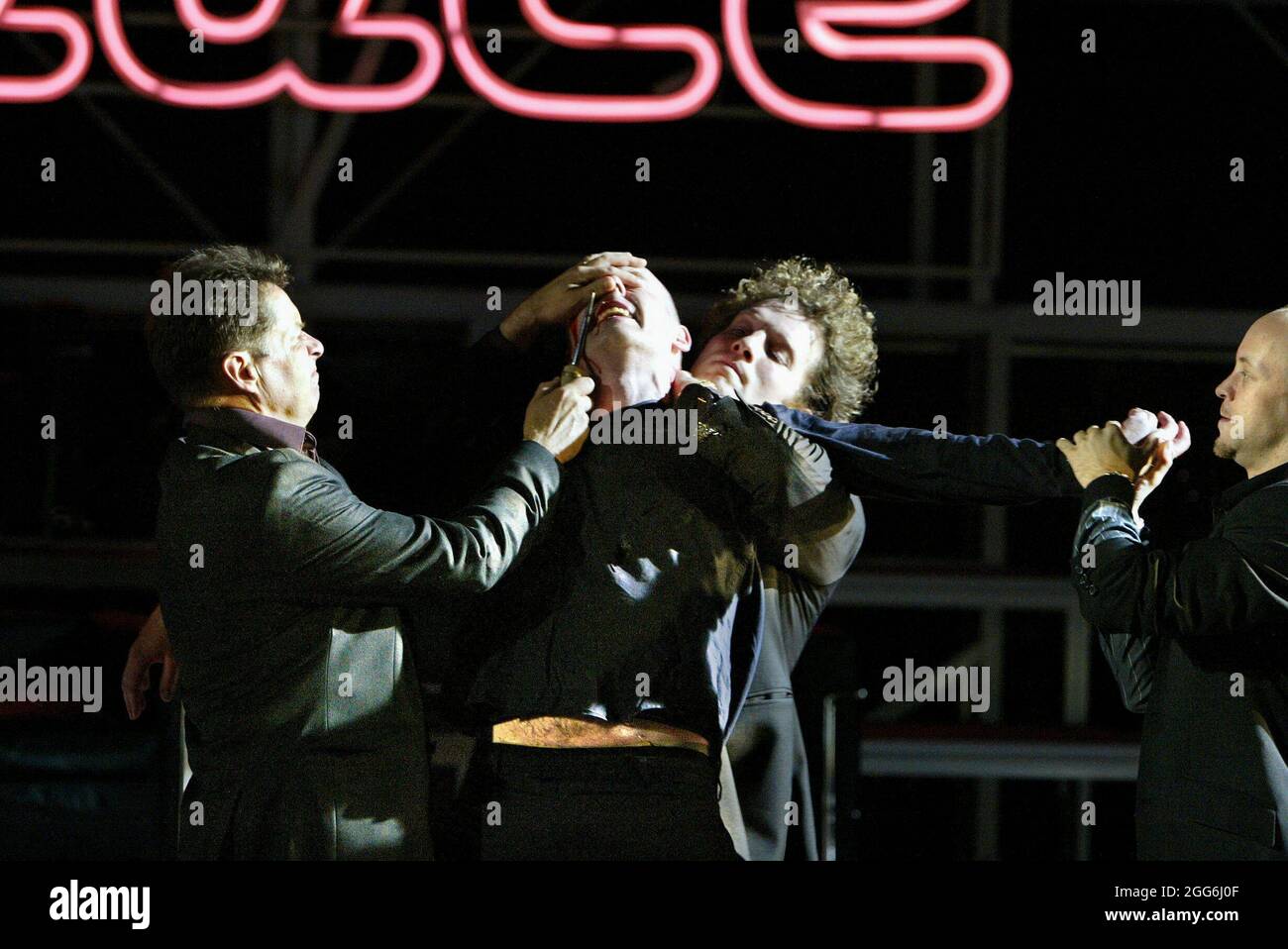 l-r: George Costigan (Claudius), George Anton (Hamlet), Matthew Douglas (Rosencrantz), Nicholas Aaron (Guildenstern) in HAMLET by Shakespeare at the Royal Lyceum Theatre, Edinburgh  20/08/2003 a Birmingham Repertory Theatre & Edinburgh International Festival co-production  dramaturg: Xavier Zuber  music: Karl Daymond  design: Ariane Isabell Unfried & Rifail Ajdarpasic  lighting: Rick Fisher  dance tutor: James Cooper  fights: Nicholas Hall  director: Calixto Bieito Stock Photo