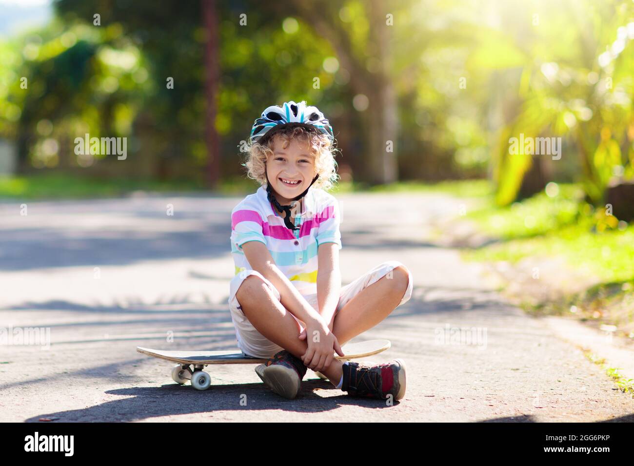 Kid with skateboard. Child riding skate board. Healthy sport and ...