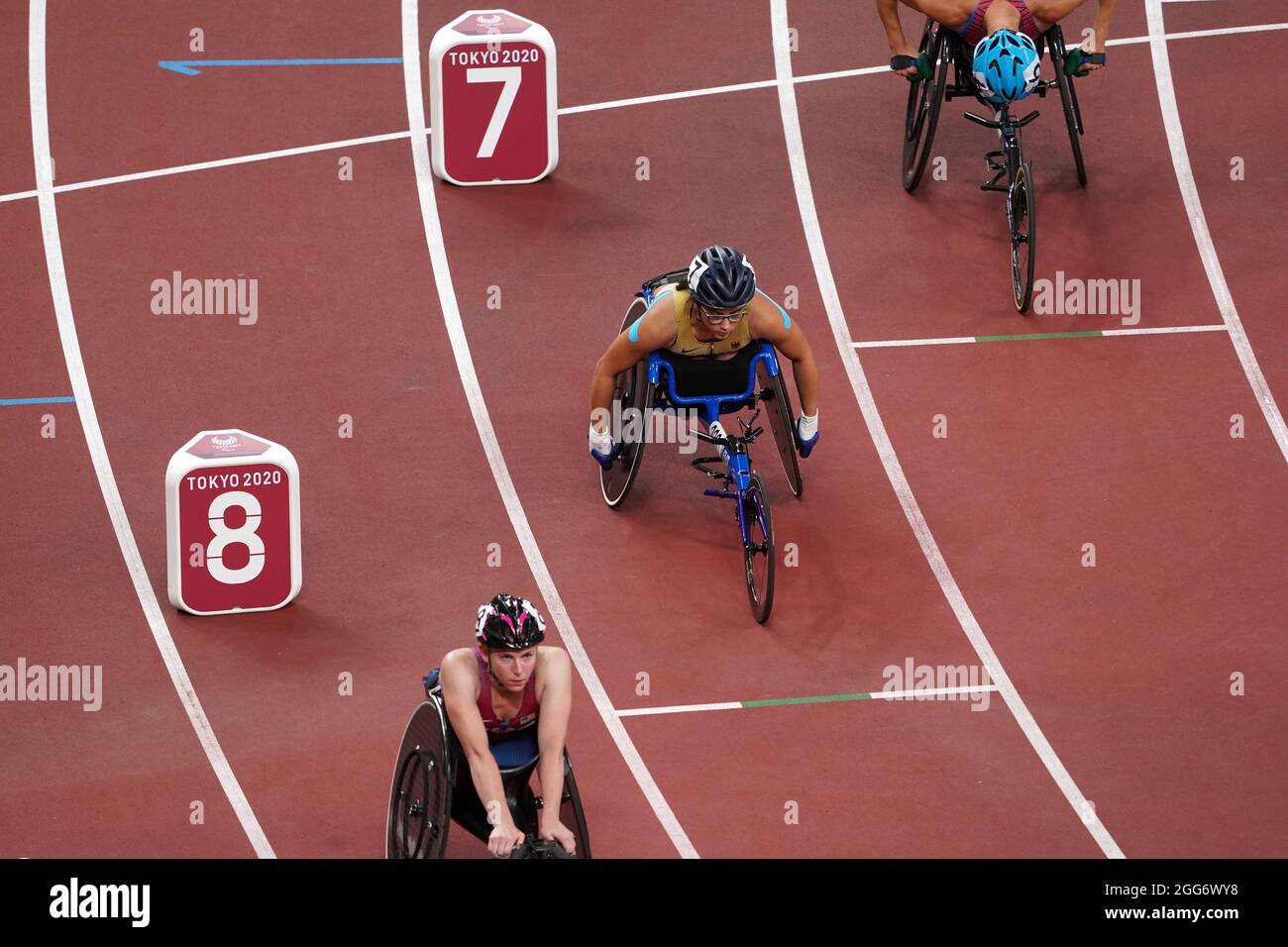 Tokio, Japan. 29th Aug, 2021. Paralympics: Athletics, women's 800m final, at Olympic Stadium. Susannah Scaroni of the USA (r-l), Merle Marie Menje of Germany, Amanda McGrory of the USA and Zubeyde Supurgeci of Turkey are at the start. Credit: Marcus Brandt/dpa/Alamy Live News Stock Photo