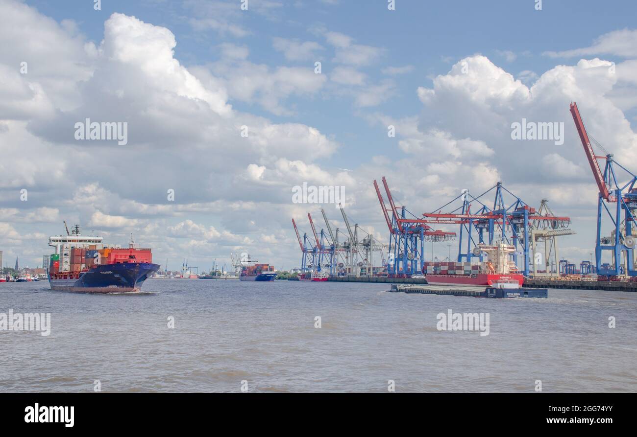 Hamburg- Der Hamburger Hafen ist ein offener Tidehafen an der Unterelbe in der Freien und Hansestadt Hamburg. Stock Photo