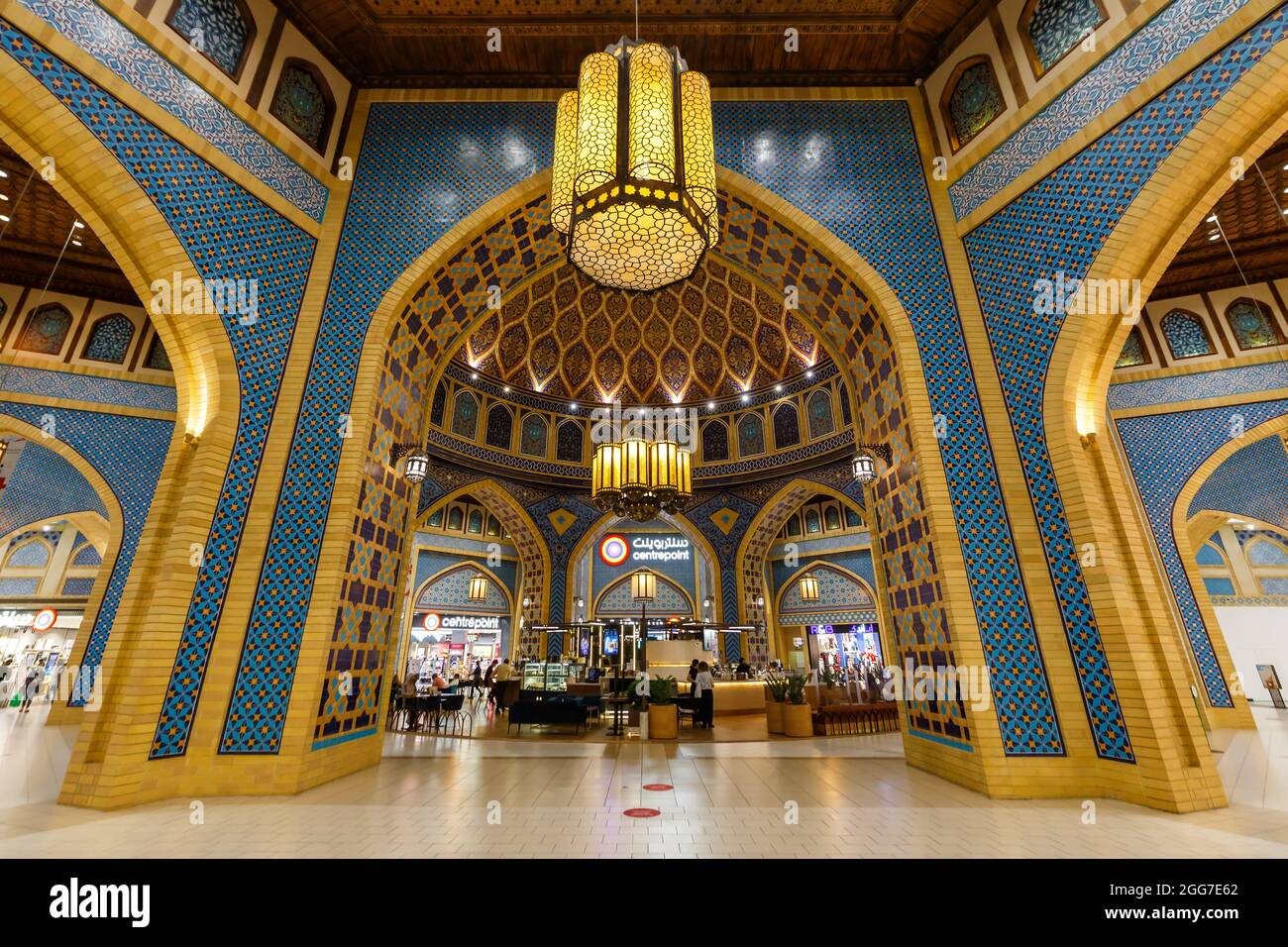 Dubai mall interior hi-res stock photography and images - Page 5 - Alamy
