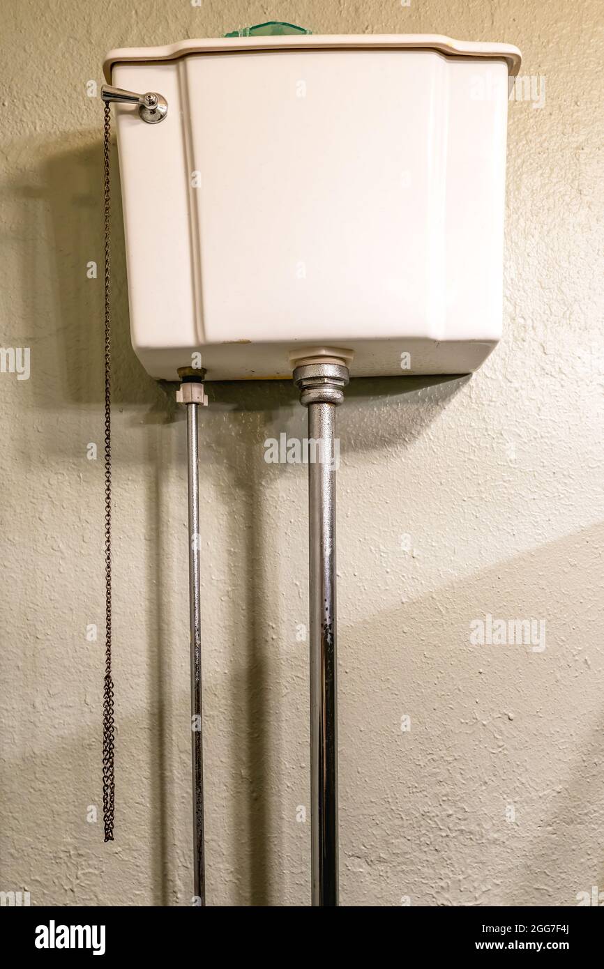 Vintage pull chain toilet hi res stock photography and images alamy