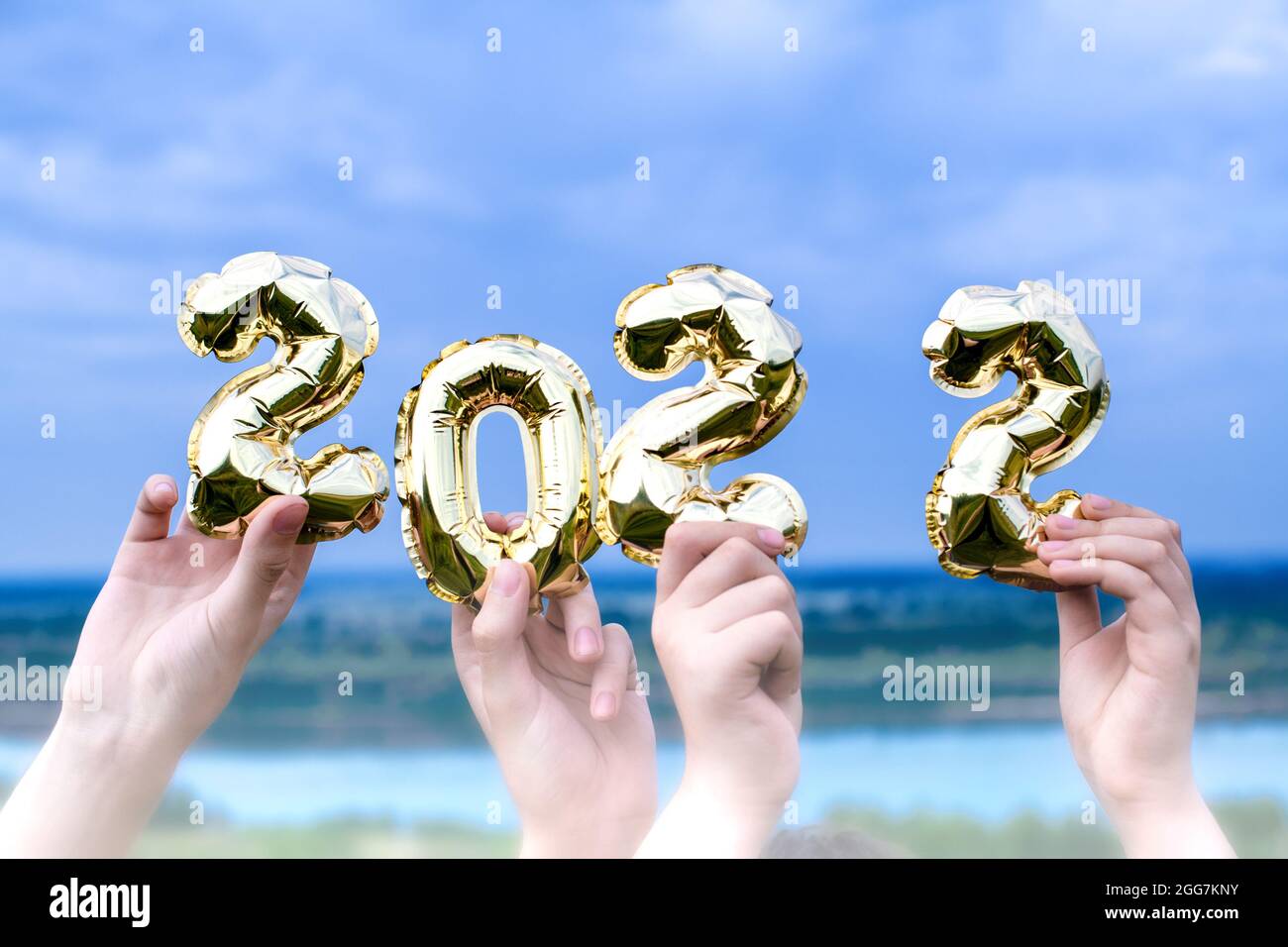 Christmas In The Sky 2022 Golden Christmas Balloons With The Numbers 2022 Are Held By People With  Their Hands Raised Against The Sky. Happy New Year Concept Stock Photo -  Alamy