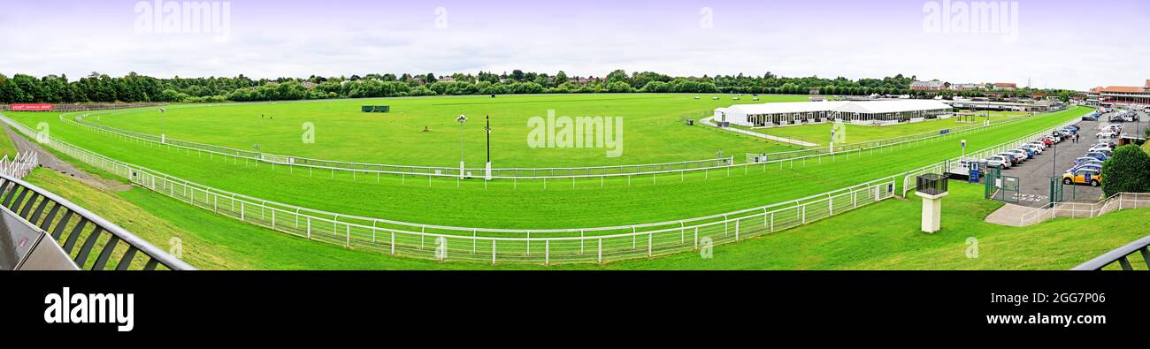 Chester racing jockey hi-res stock photography and images - Alamy