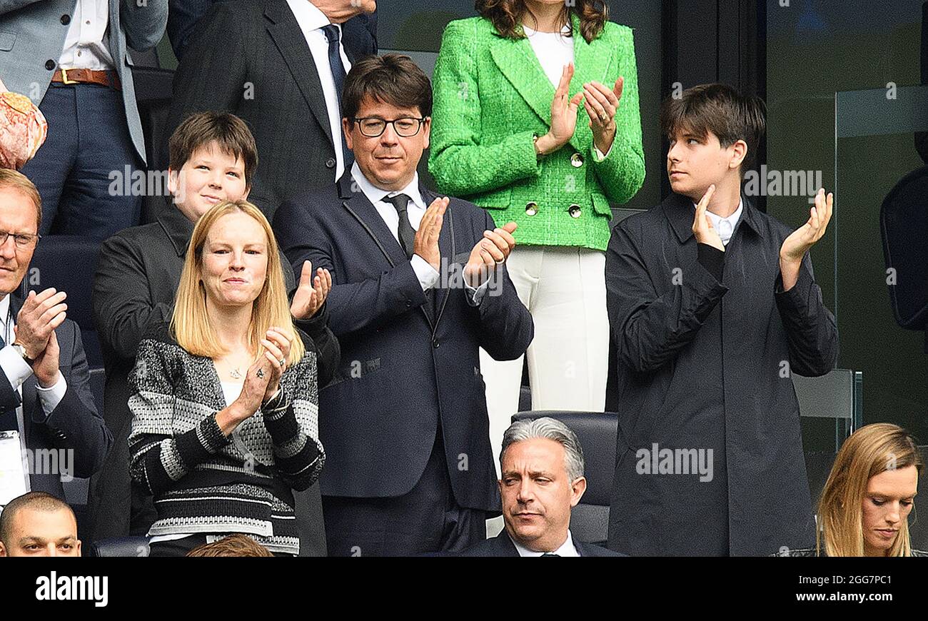 Michael mcintyre hi-res stock photography and images - Alamy