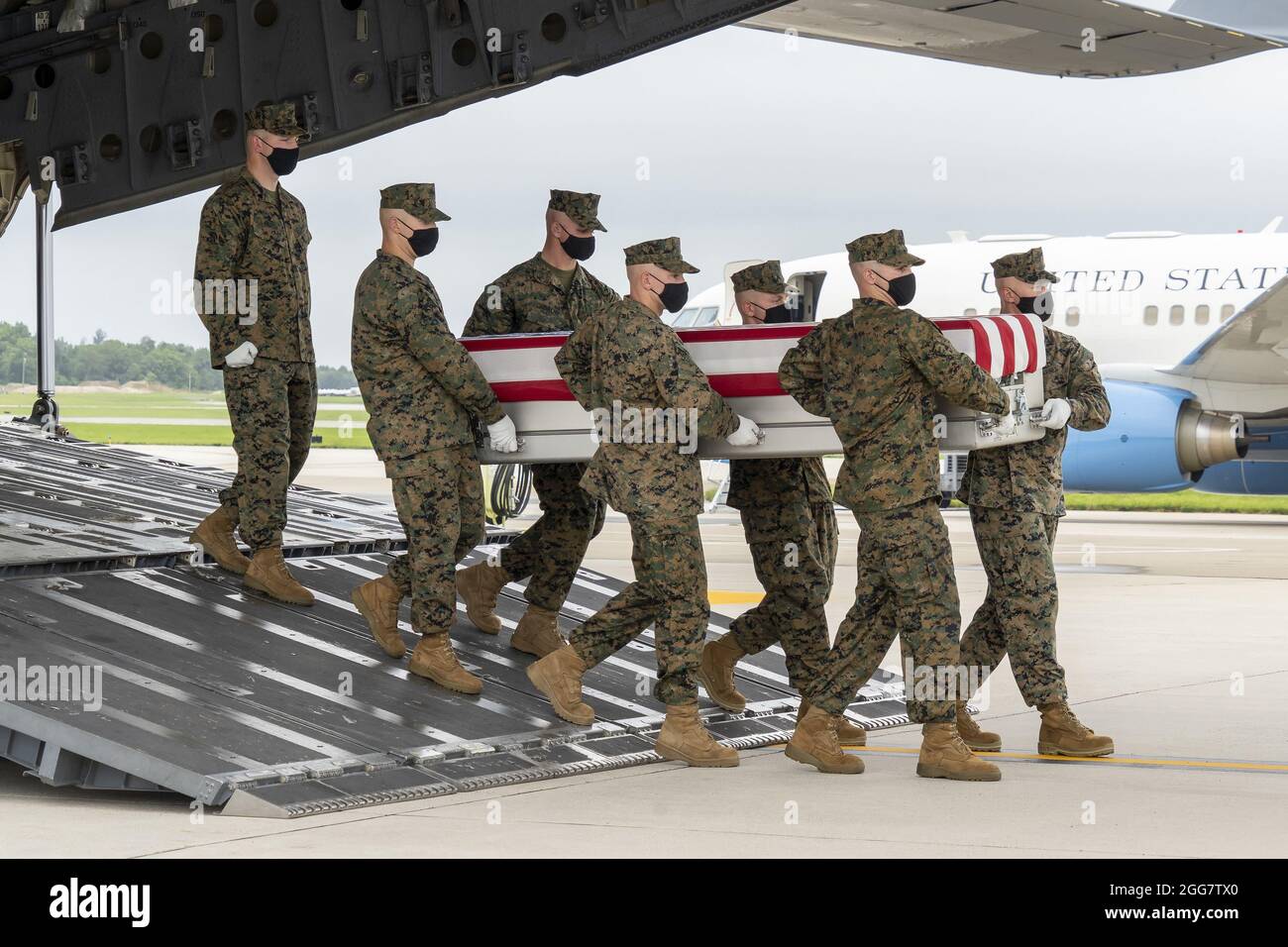 A U.S. Marine Corps carry team transfers the remains of Marine Corps Staff Sgt. Darin T. Hoover of Salt Lake, Utah, on August 29, 2021, at Dover Air Force Base, Delaware. Hoover, who was killed in a suicide bombing outside the Kabul airport on Thursday, August 26, was assigned to 2nd Battalion, 1st Marine Regiment, 1st Marine Division, I Marine Expeditionary Force, Camp Pendleton, California. Photo by Jason Minto/U.S. Air Force/UPI Credit: UPI/Alamy Live News Stock Photo