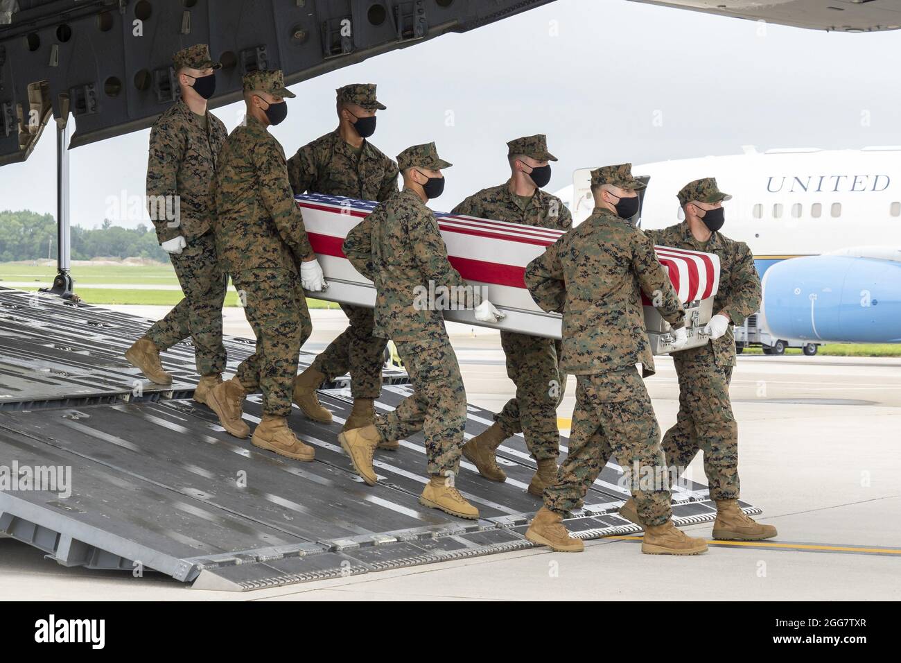 A U.S. Marine Corps carry team transfers the remains of Marine Corps Lance Cpl. Dylan R. Merola of Rancho Cucamonga, California, on August 29, 2021, at Dover Air Force Base, Delaware. Merola, who was killed in a suicide bombing outside the Kabul airport on Thursday, August 26, was assigned to 2nd Battalion, 1st Marine Regiment, 1st Marine Division, I Marine Expeditionary Force, Camp Pendleton, California. Photo by Jason Minto/U.S. Air Force/UPI Credit: UPI/Alamy Live News Stock Photo