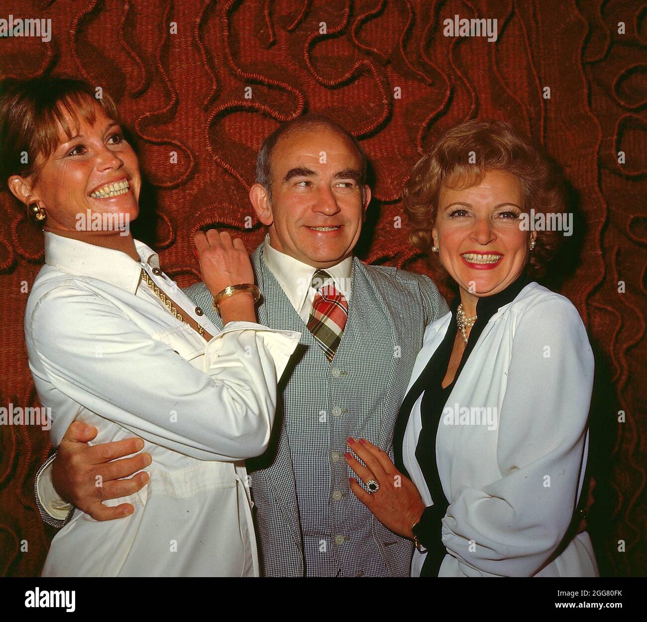 Mary Tyler Moore Show cast members (L-R) MARY TYLER MOORE, ED ASNER