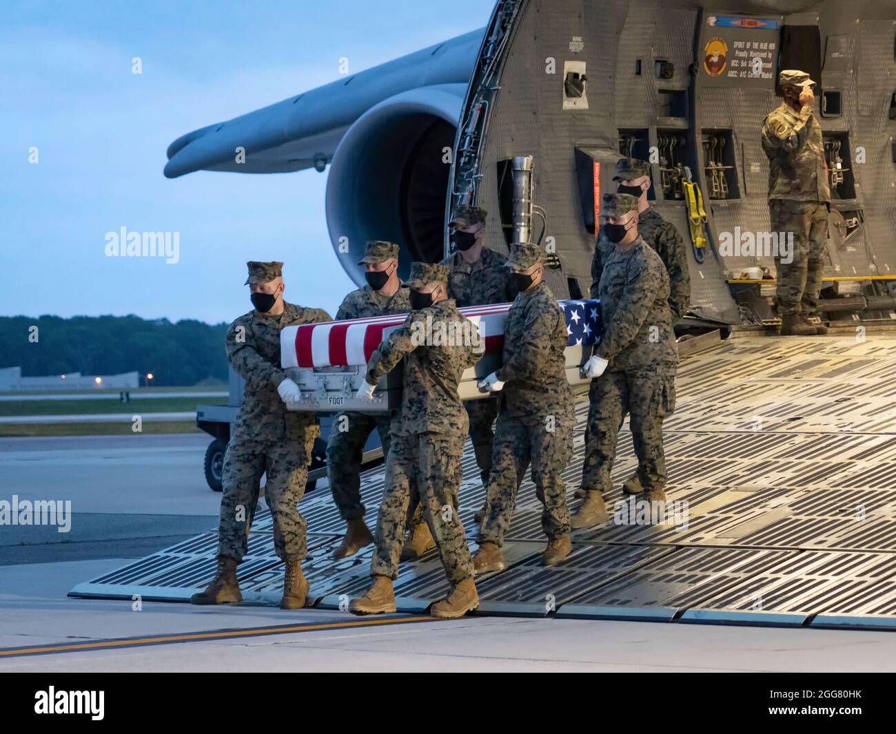 A U.S. Marine Corps carry team transfers the remains of Marine Cpl. Brandon J. Alvarez of Newbury Park, California, June 10, 2021 at Dover Air Force Base, Delaware. Alvarez was assigned to FAST Co., Central Marine Corps Security Force Regiment, Bahrain. (U.S. Air Force photo by Jason Minto) Stock Photo
