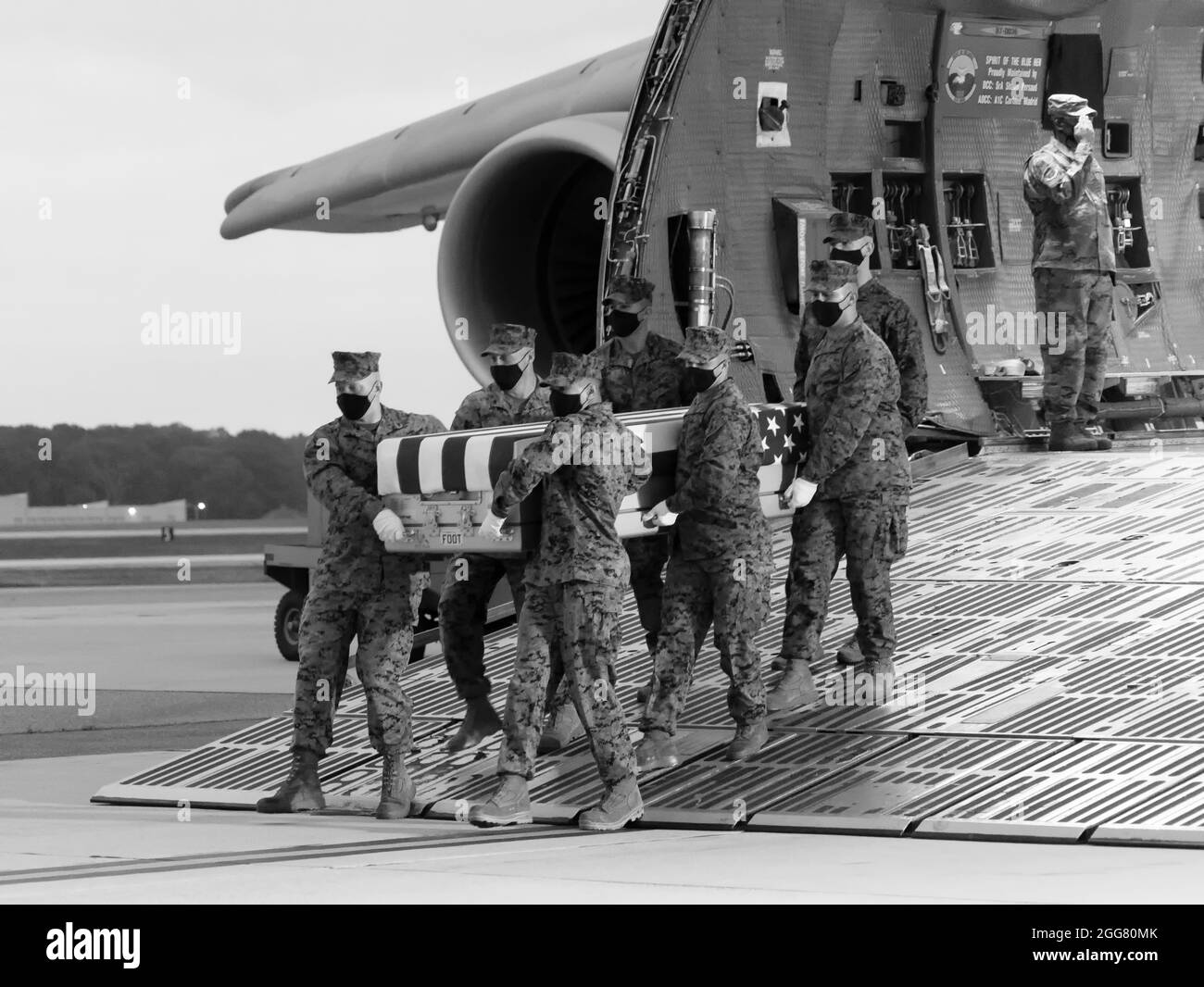 A U.S. Marine Corps carry team transfers the remains of Marine Cpl. Brandon J. Alvarez of Newbury Park, California, June 10, 2021 at Dover Air Force Base, Delaware. Alvarez was assigned to FAST Co., Central Marine Corps Security Force Regiment, Bahrain. (U.S. Air Force photo by Jason Minto) Stock Photo