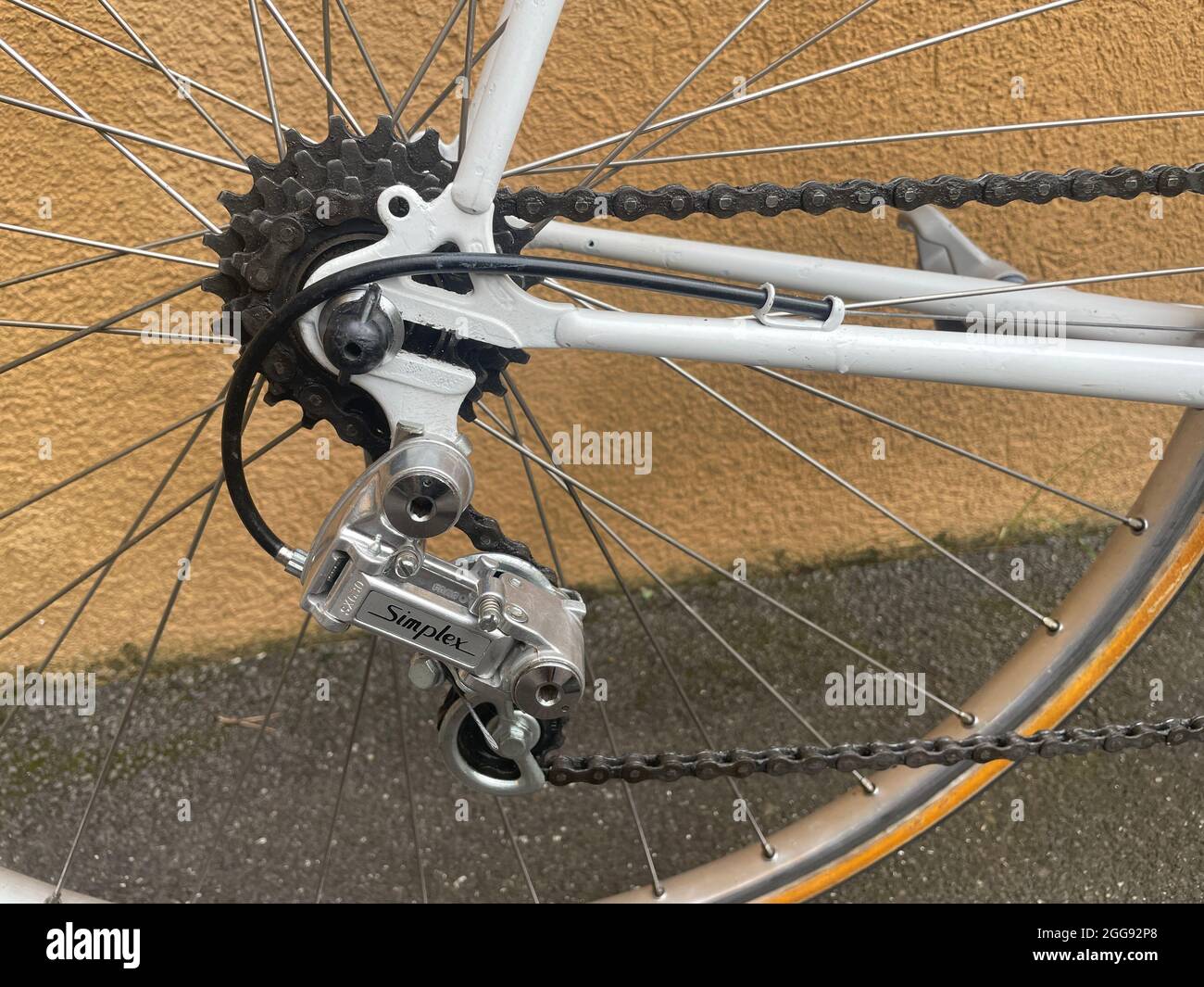 enns, austria, 21 aug 2018, simplex derailleur of a vintage peugeot road  bike from the 1970's built of reynolds 531 steel tubes Stock Photo - Alamy