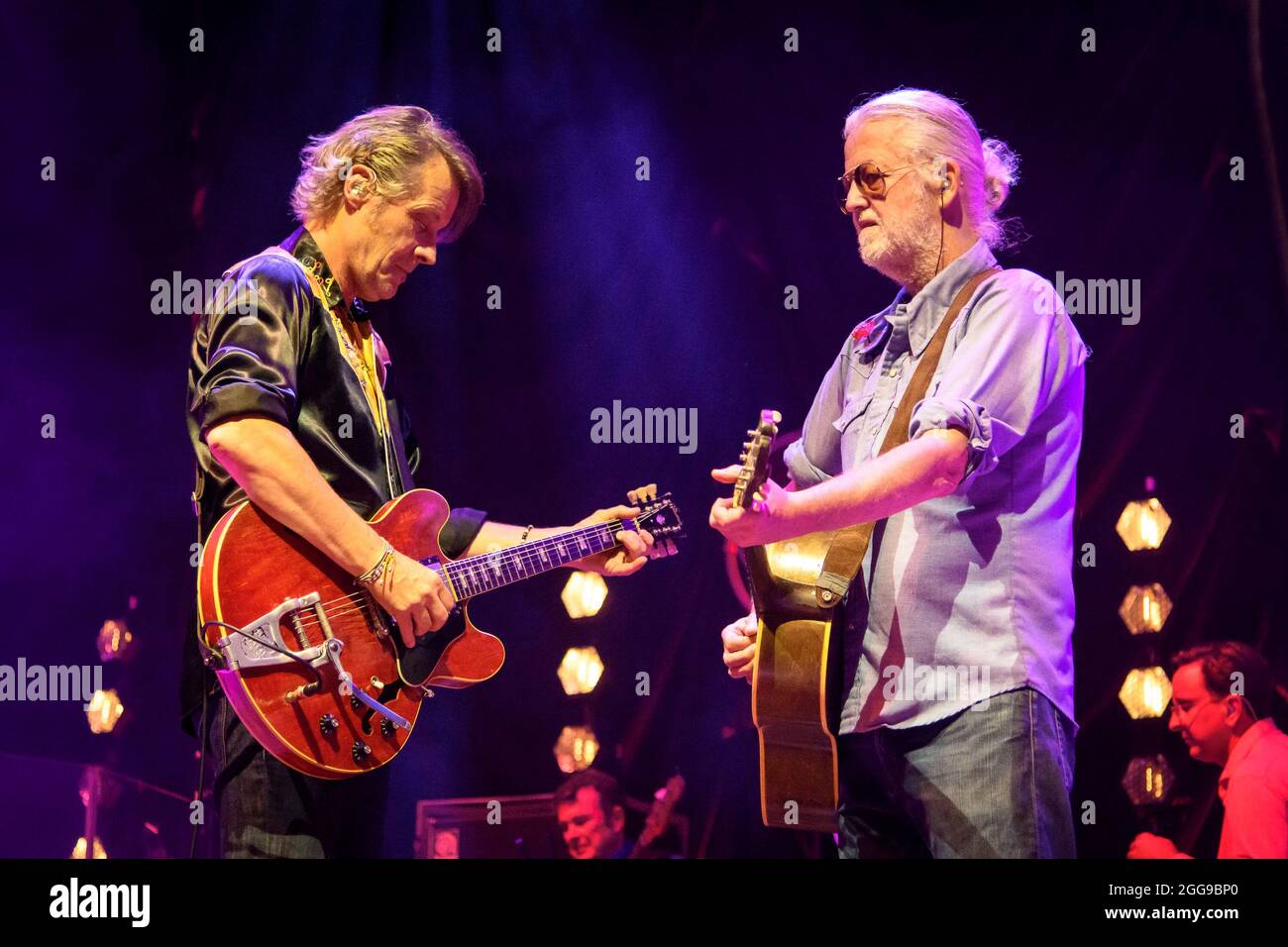 Jim Cuddy lead singer and Greg Keelor lead guitarist of the Canadian