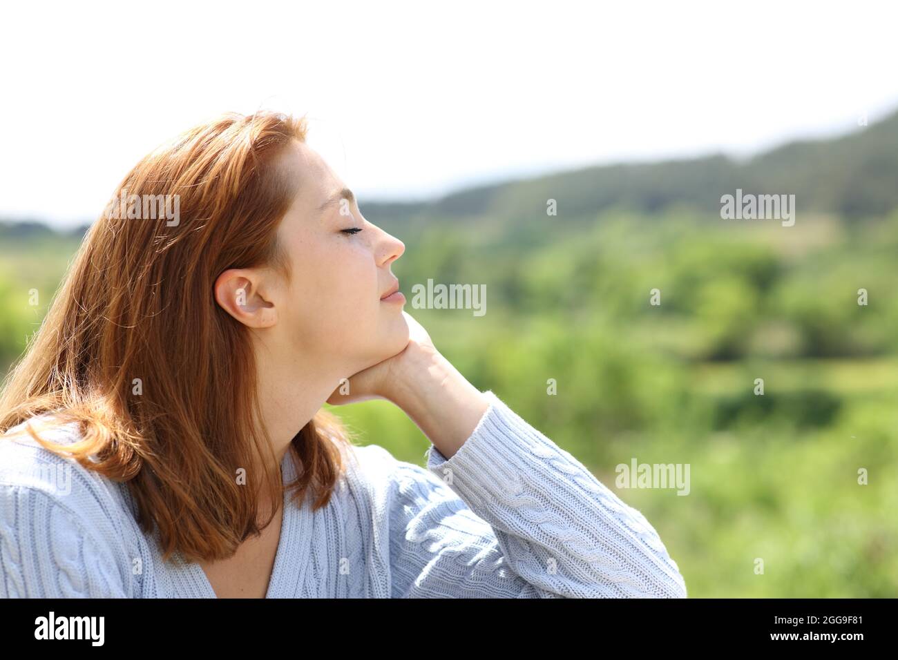 Side view portrait of a woman resting with closed eyes in nature Stock ...