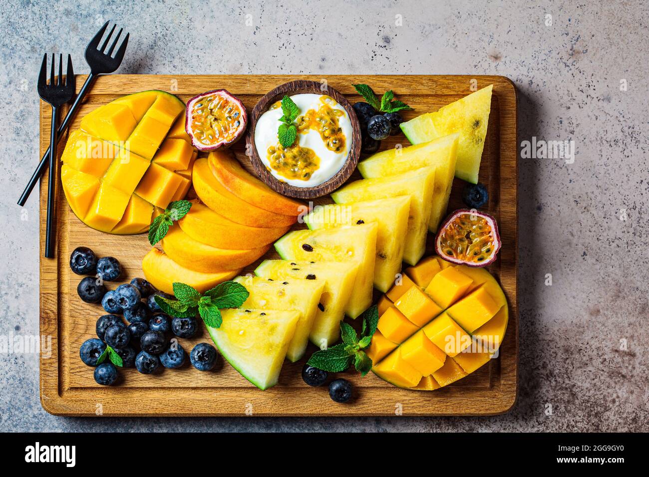 Grazing tables hires stock photography and images Alamy