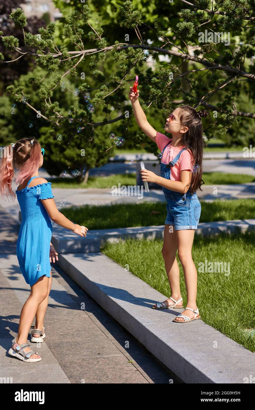 kids playing with soap bubbles in the park Stock Photo - Alamy