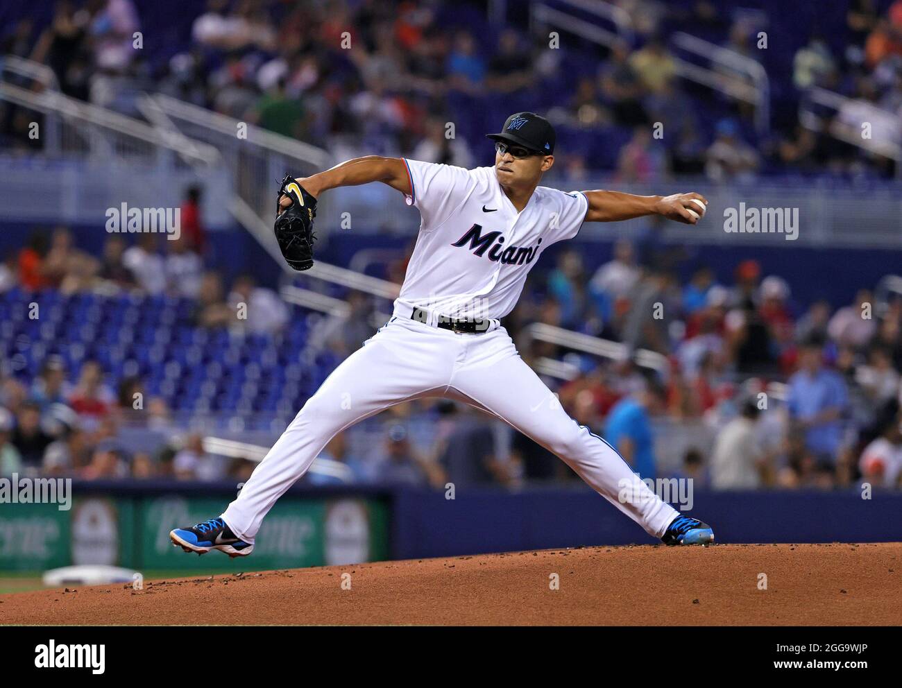 Miami marlins stadium fans hi-res stock photography and images - Alamy