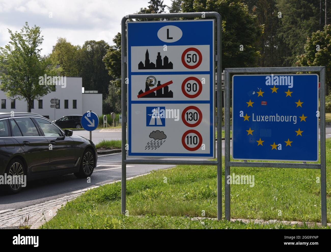 Wemperhardt, Luxembourg. 08th Aug, 2021. Border sign Luxembourg, bordered by Europe stars on a blue background, at the German-Luxembourg border and sign at the border to Luxembourg shows speed limits on roads for Luxembourg. Credit: Horst Galuschka/dpa/Alamy Live News Stock Photo