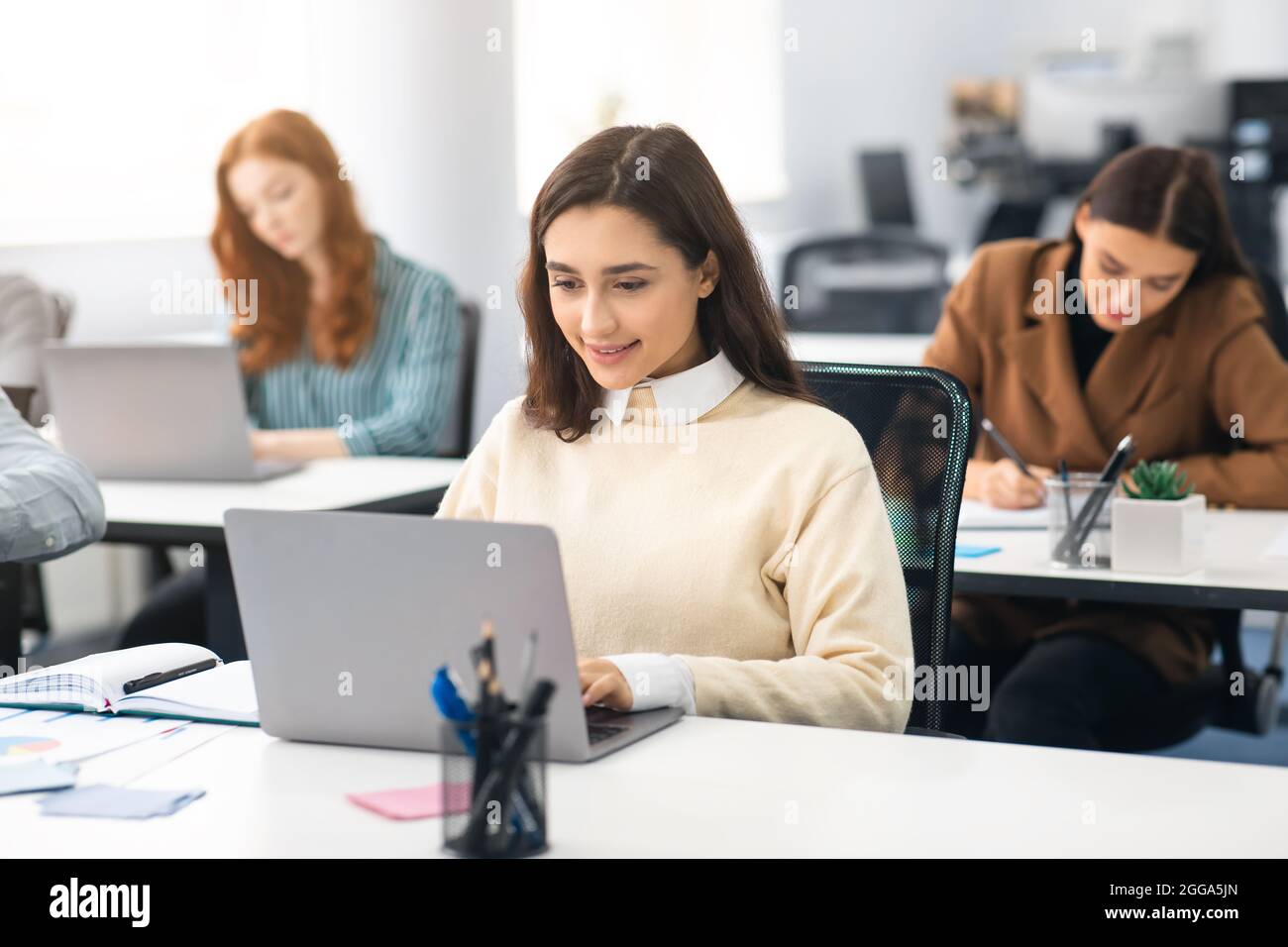 Student presentation college classroom hi-res stock photography and ...