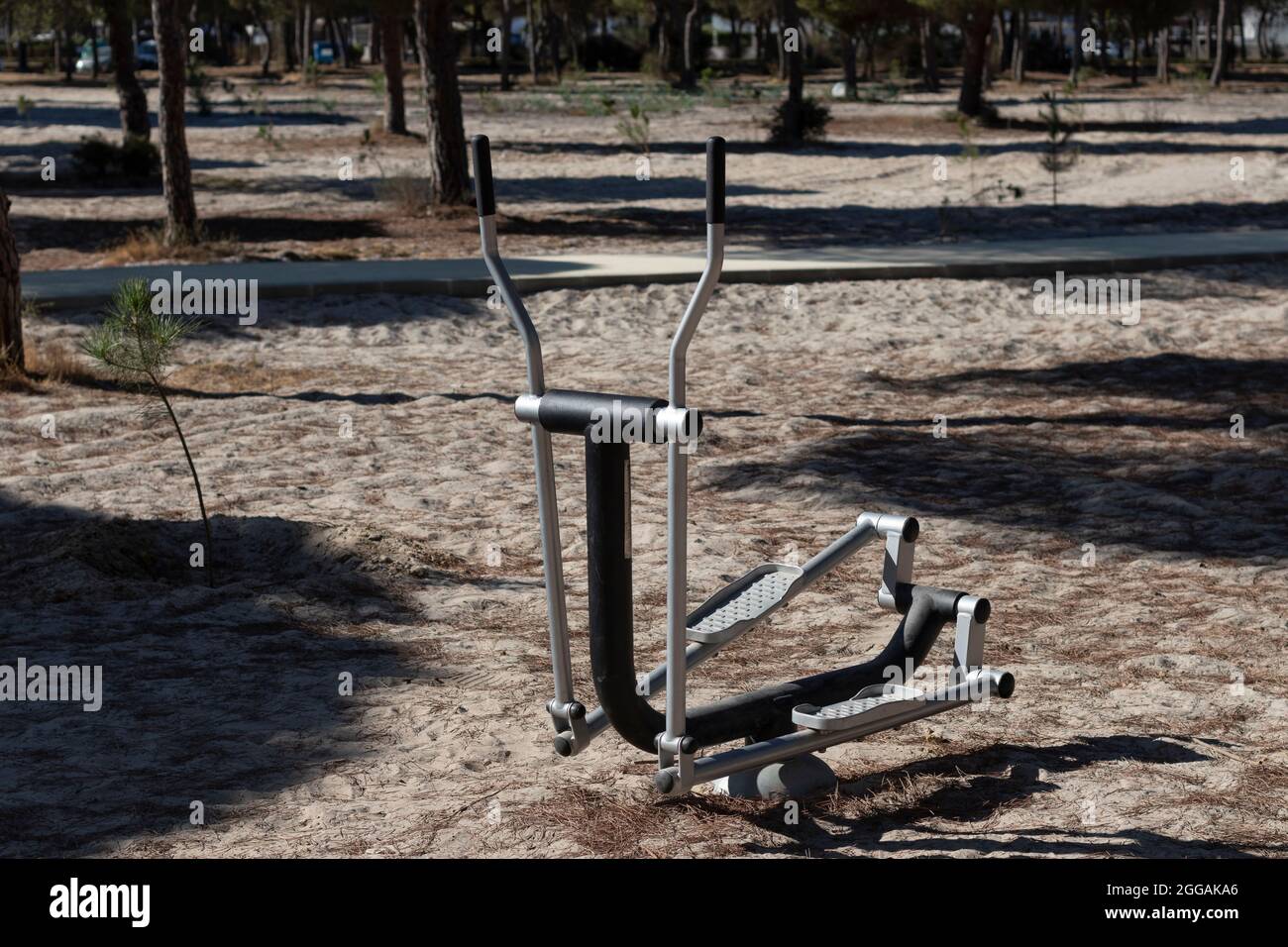 Outdoor exercise machine step hi-res stock photography and images - Alamy