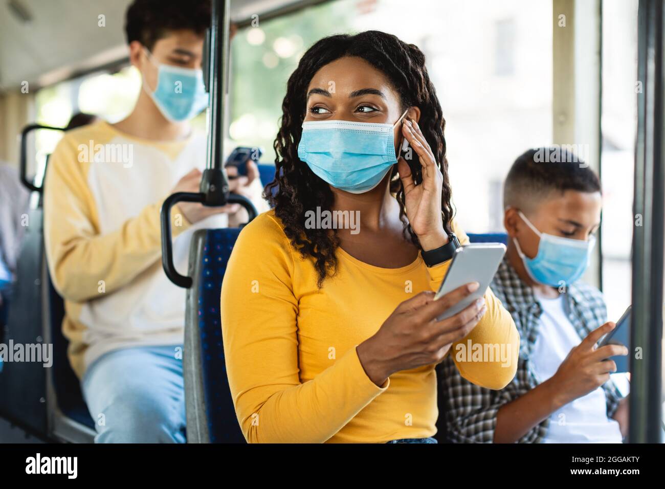 African woman in facemask hi-res stock photography and images - Alamy