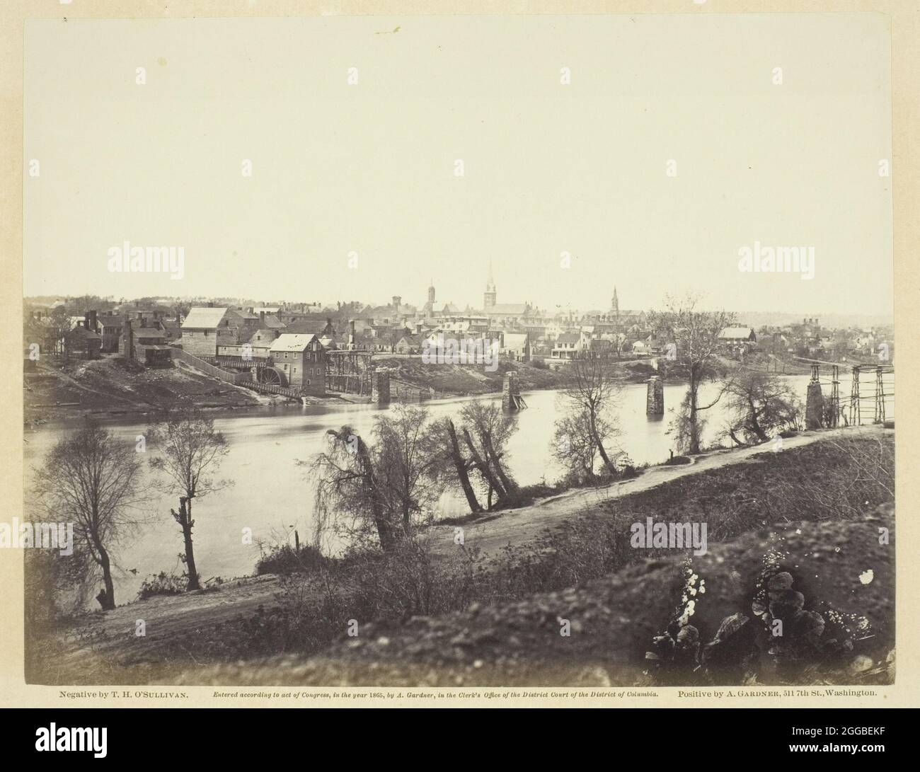 Fredericksburg, Virginia, February 1863. Ruined bridge over the Rappahannock. Albumen print, pl. 30 from the album &quot;Gardner's Photographic Sketch Book of the War, Volume I&quot; (1866) Stock Photo