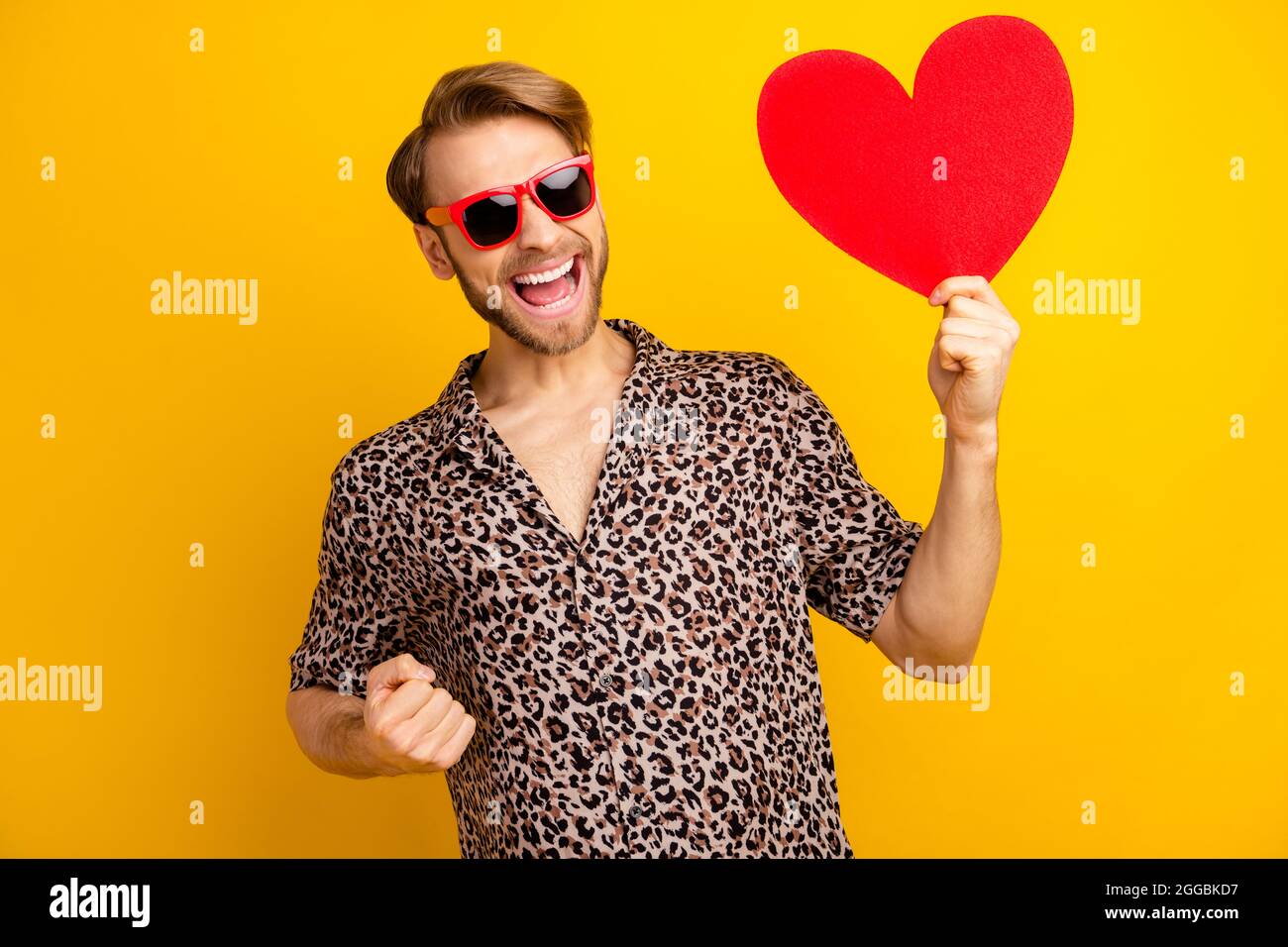 Photo of impressed sweet guy wear leopard outfit arm dark eyewear