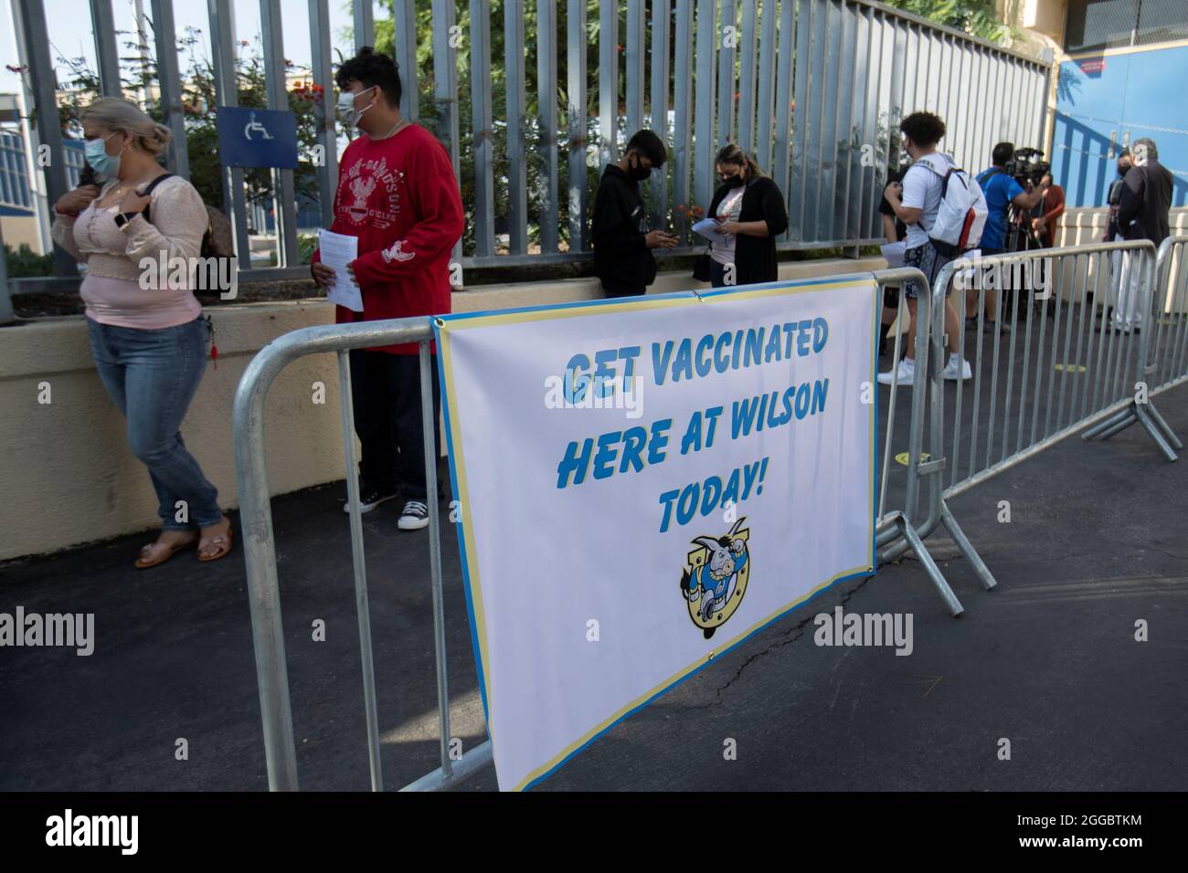 Students line up to be inoculated as vaccination teams begin visiting every Los Angeles Unified middle and high school campuses to deliver first and second doses of the coronavirus disease (COVID-19) vaccines in Los Angeles, California, U.S., August 30, 2021.      REUTERS/Mike Blake Stock Photo