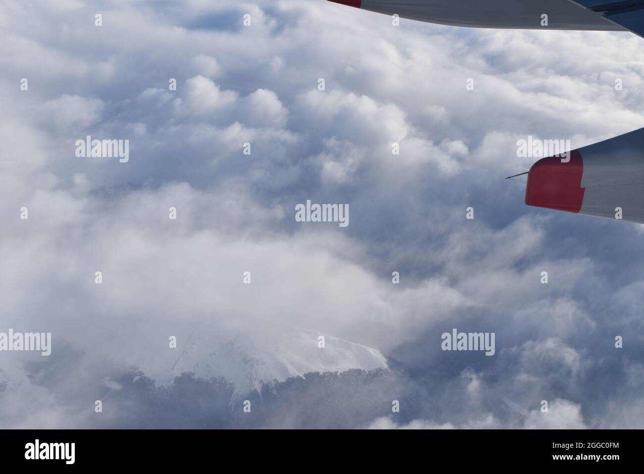 Airplane wing engine above clouds hi-res stock photography and images ...