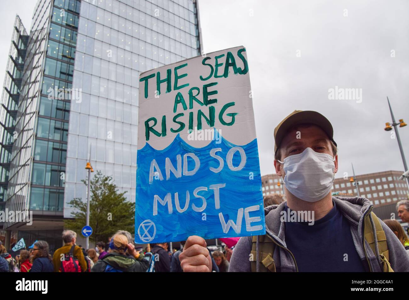 London, United Kingdom. 30th August 2021. Protesters outside Rupert Murdoch's News UK. Extinction Rebellion protesters marched from News UK to Tower Bridge as part of their two-week Impossible Rebellion campaign. (Credit: Vuk Valcic / Alamy Live News) Stock Photo