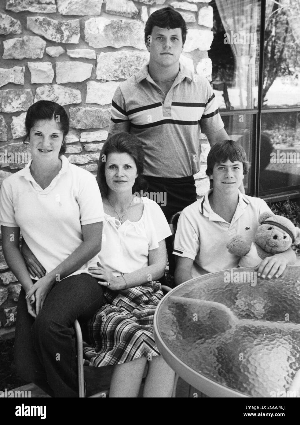 Austin Texas USA, 1984: Widow and children of U.S. Air Force pilot killed in a training accident pose for a family photo at their home.  NO ID's no releases ©Bob Daemmrich Stock Photo