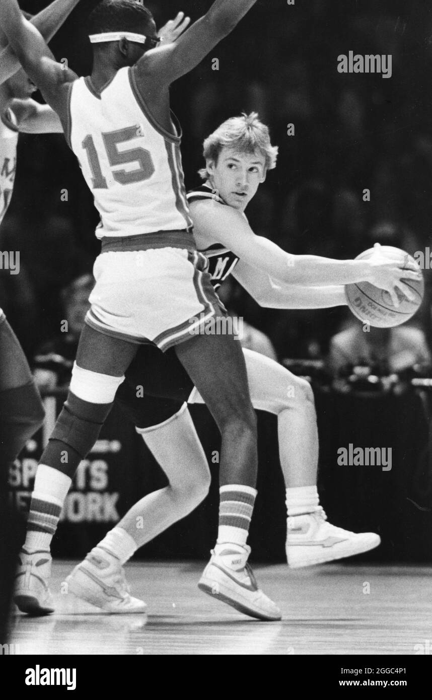 ©1980's  Texas high school boys basketball playoffs in Austin at the Frank Erwin Center traditional court for final games. Stock Photo