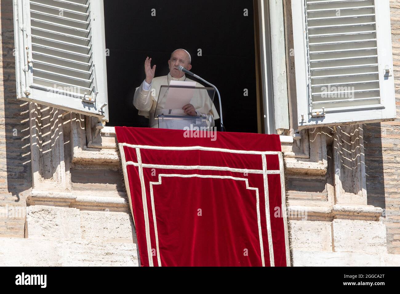 Pope Preaching Window Vatican. 29th Aug, 2021. Pope Francis from the window of the Apostolic ...