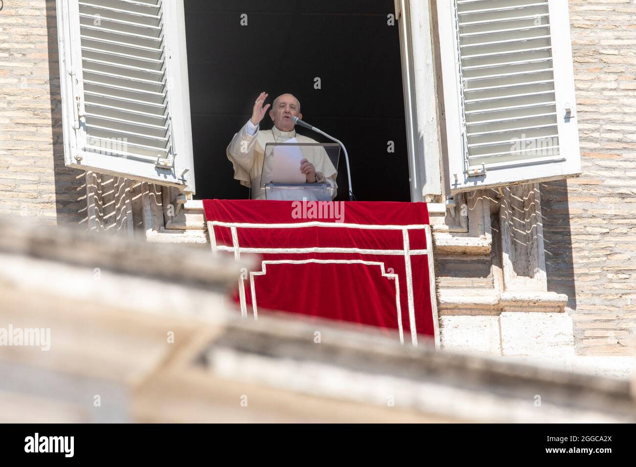 Pope Preaching Window Vatican. 29th Aug, 2021. Pope Francis from the window of the Apostolic ...